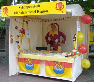 Marktstand mit Branding