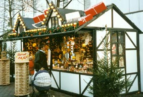 Weihnachtsmarkt mit Fachwerkhtte